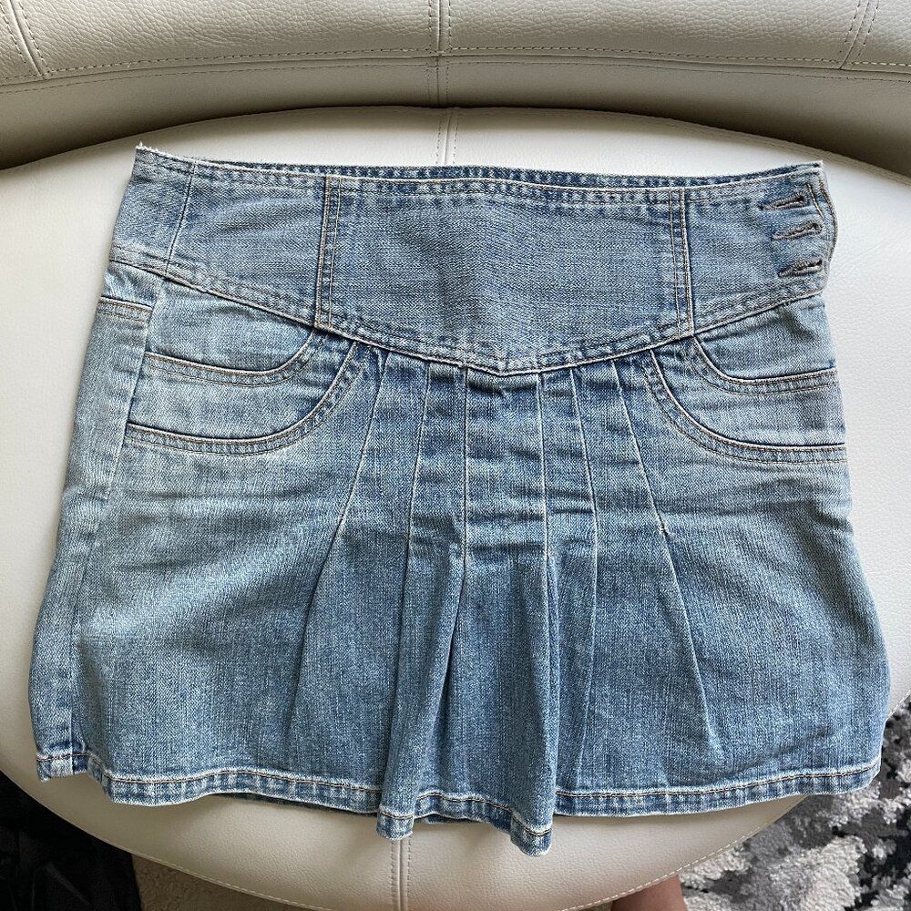 GAP Women mini jean skirt Sz 4